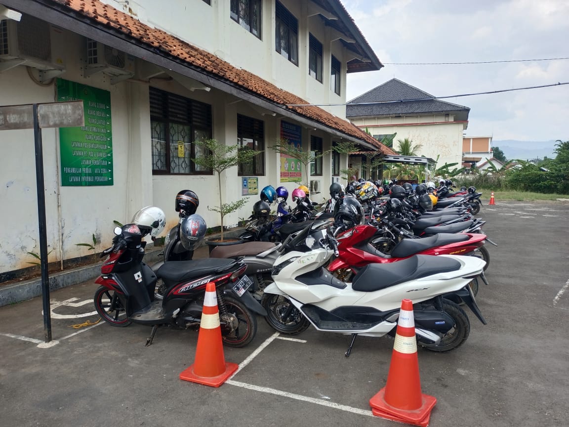 8. Tempat Parkir 1